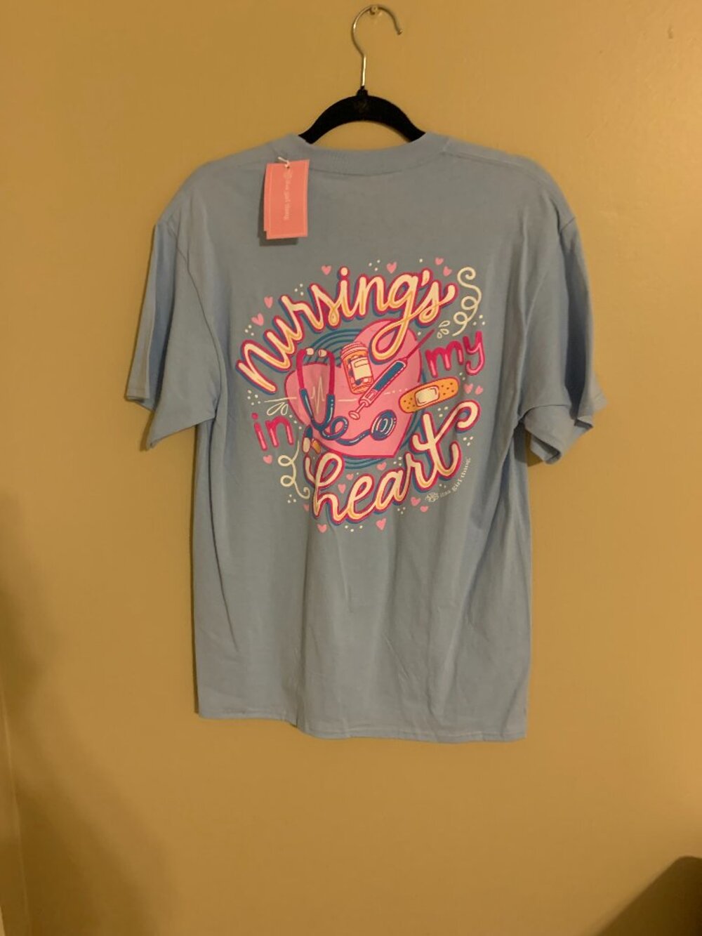 ITSA GIRL THING TEE SHIRT  SIZE-M  NWT